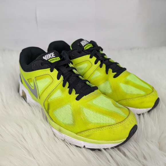 Nike MaxRun Lite 4 running shoes, Youth size 7, yellow - Picture 1 of 10
